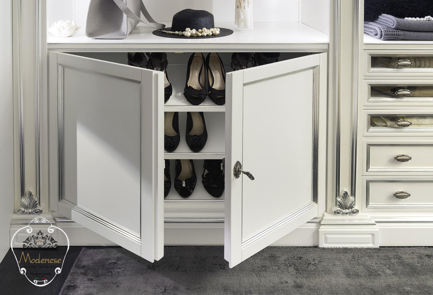14908 Wooden walk-in wardrobe