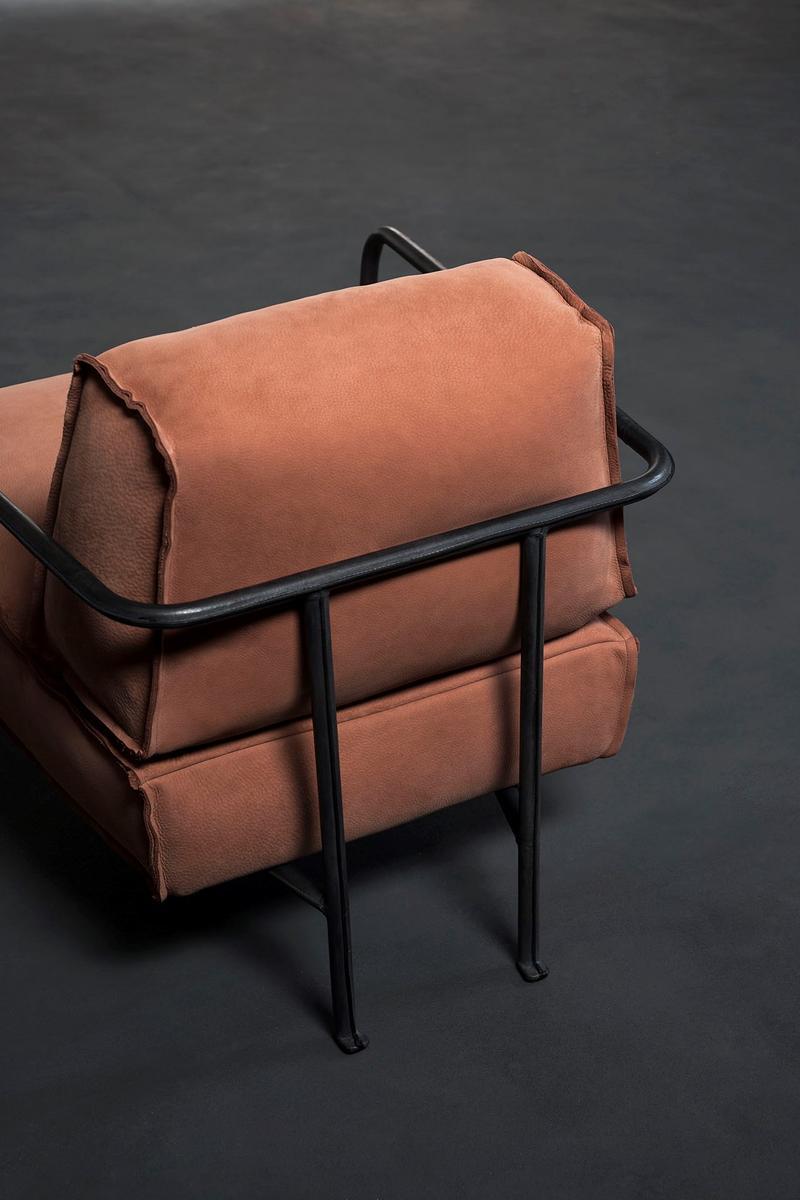 BRUXELLES Leather armchair with armrests