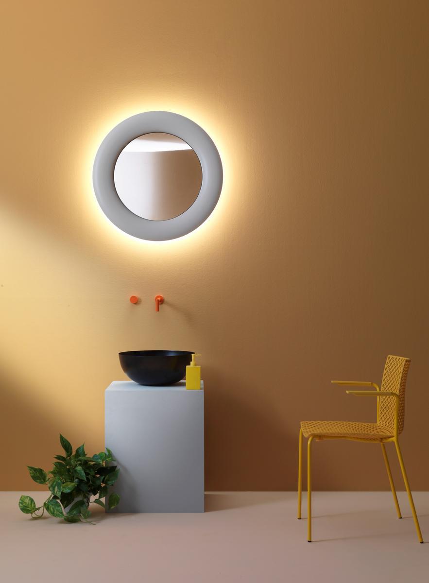 FLOW Mirror with integrated lighting