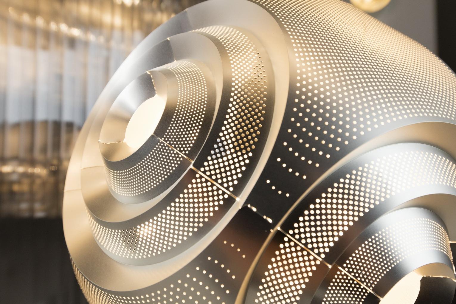 CURVE Metal pendant lamp in a contemporary style