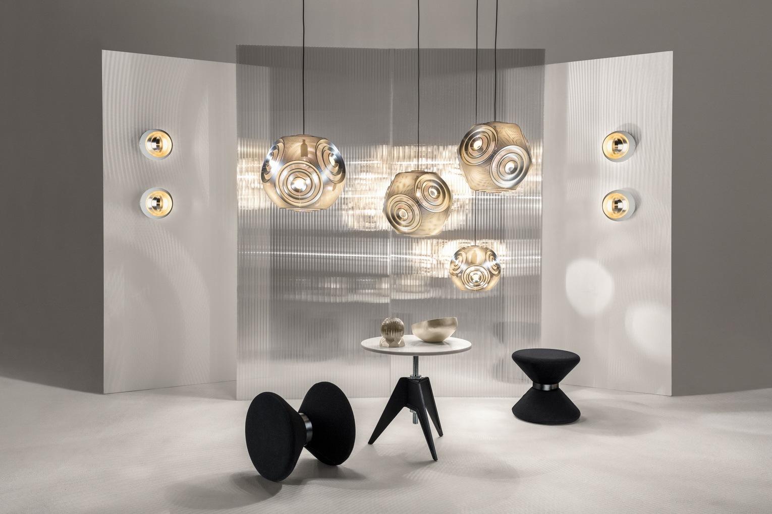 CURVE Metal pendant lamp in a contemporary style