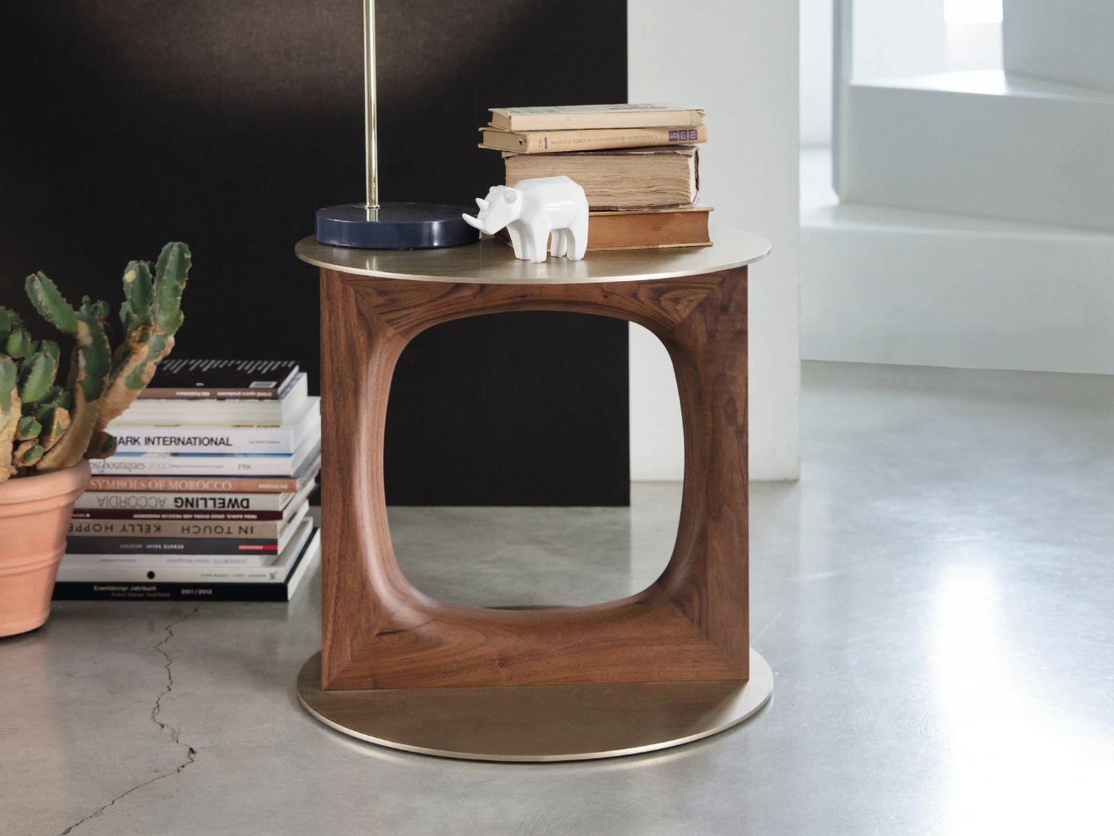 TENCO Brass coffee table and solid wood structure