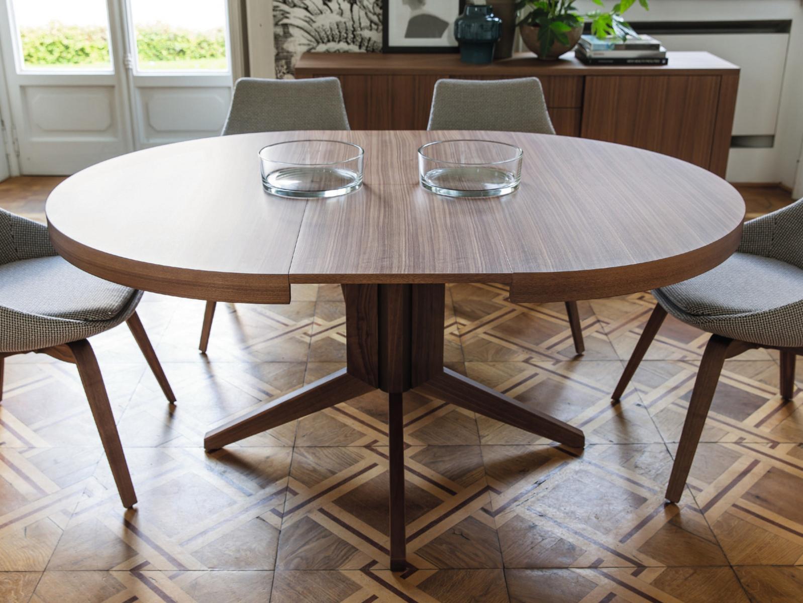 BRYANT Extending round walnut table