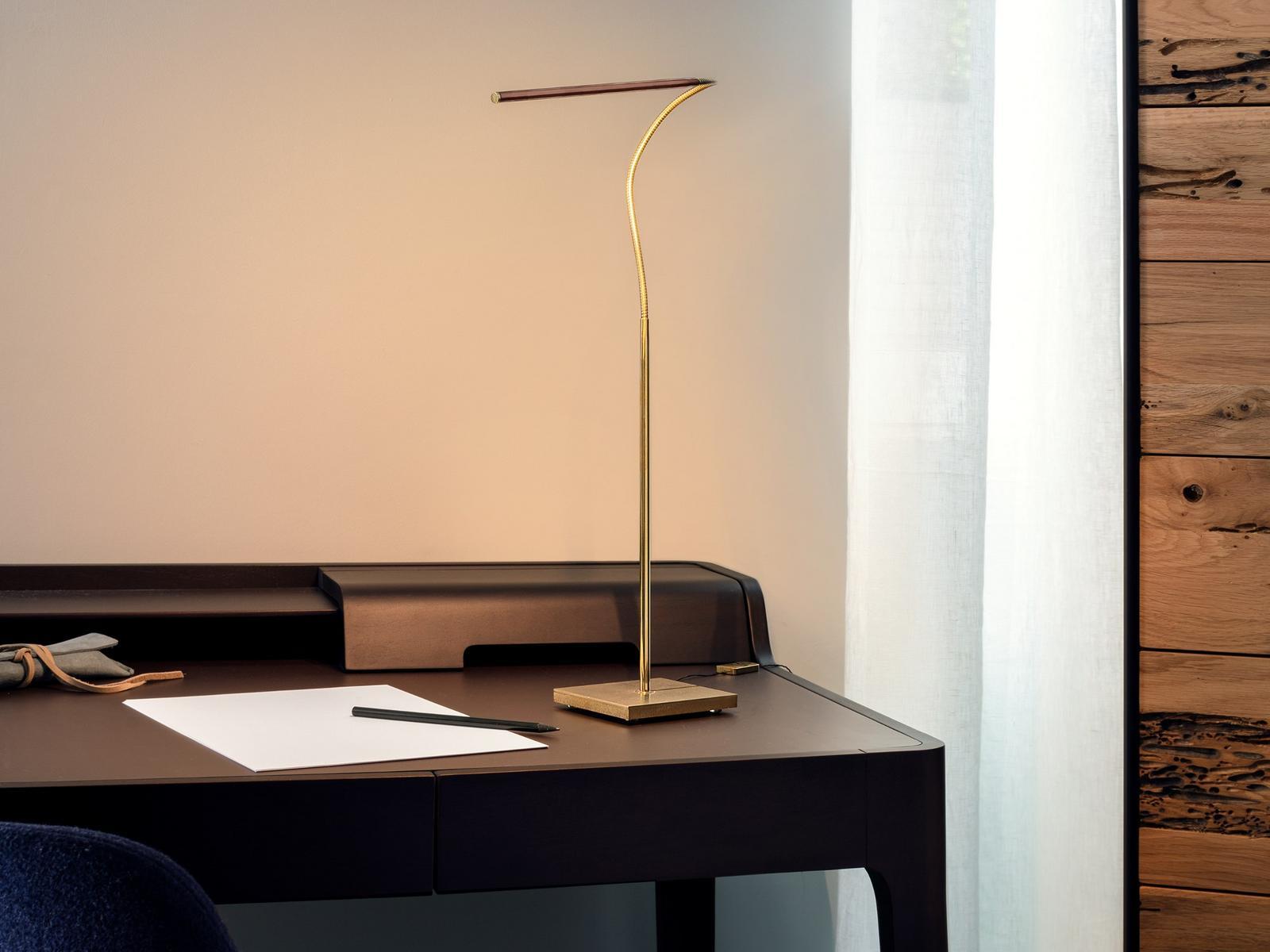 LOLA T LED desk lamp