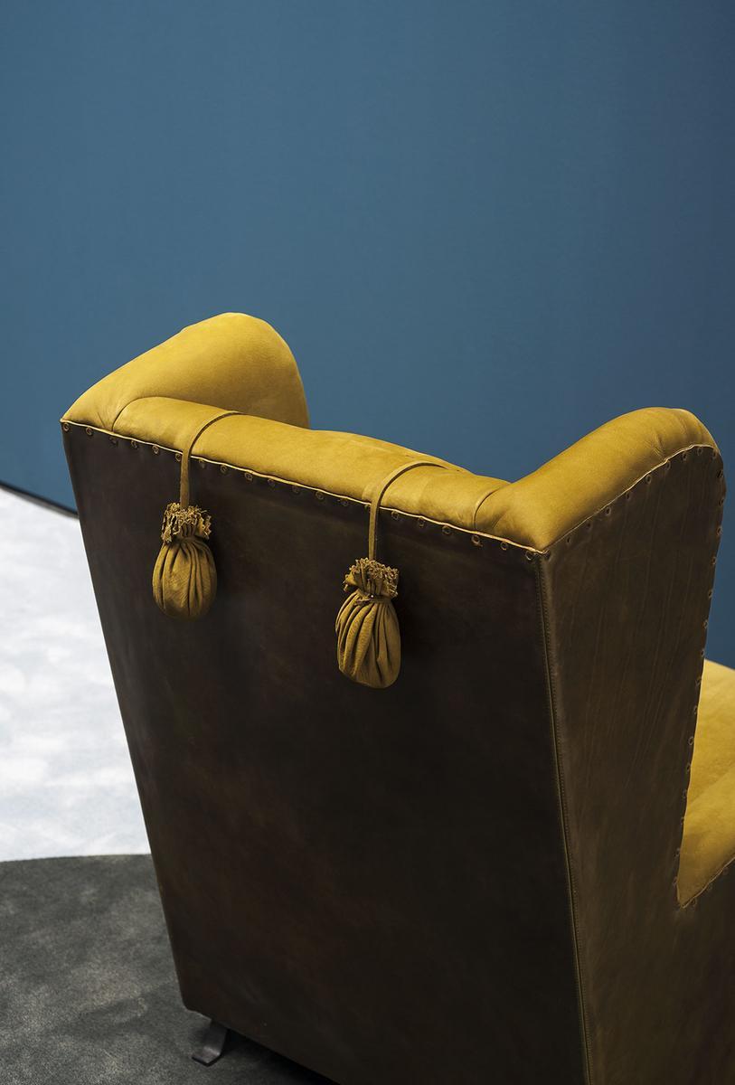POCHETTE Leather armchair with armrests
