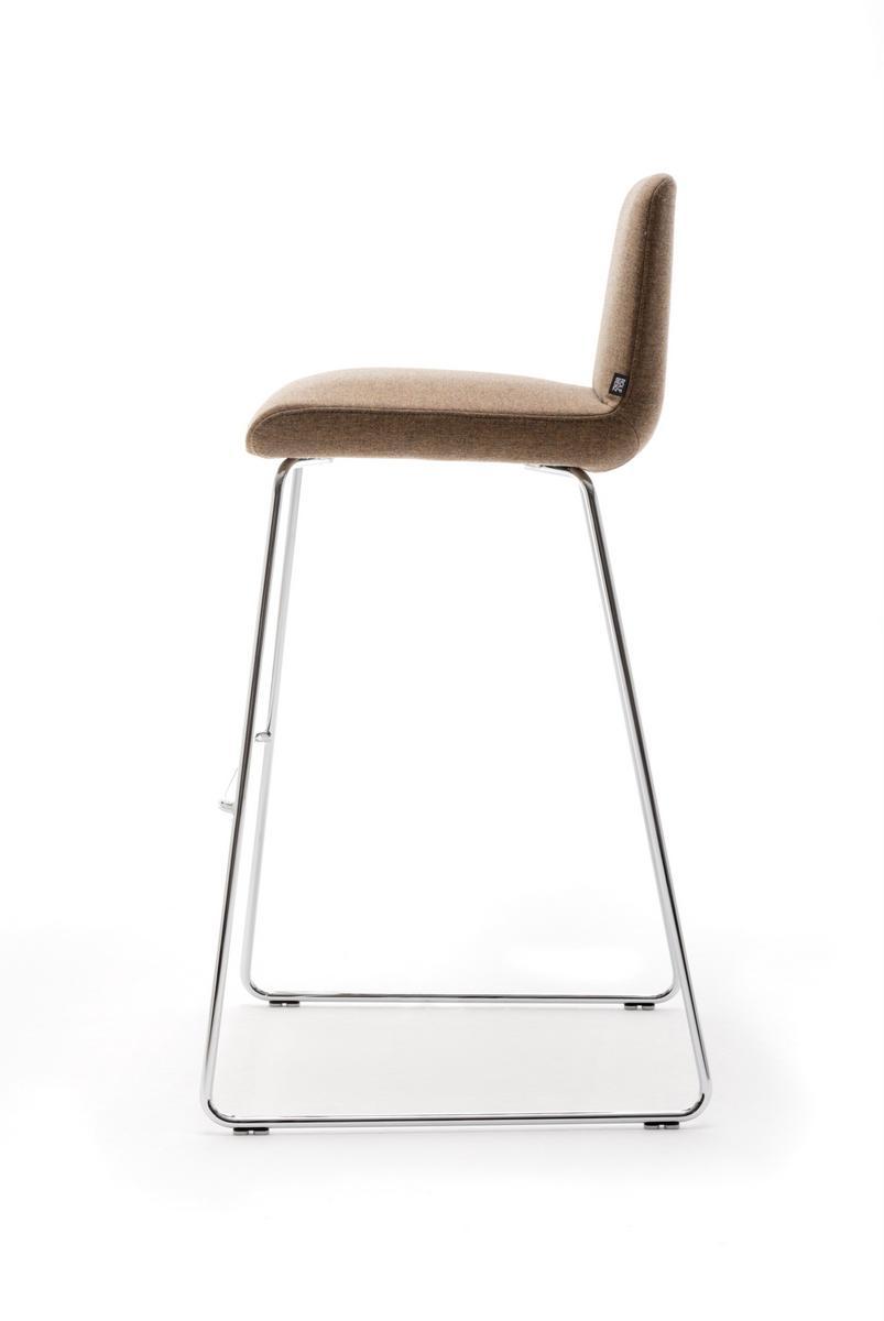 626 SINUS High sled base fabric stool