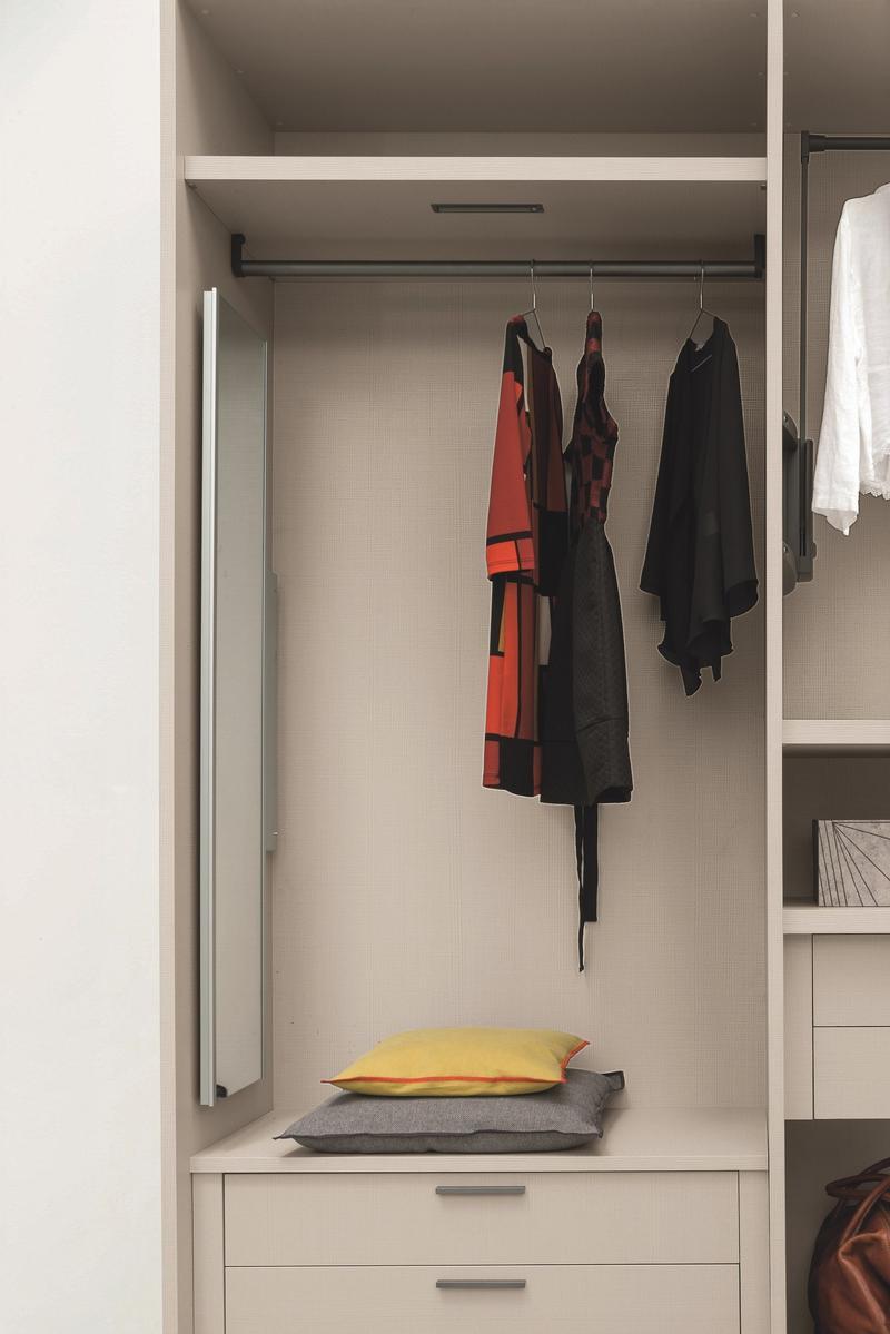 LOGICA Sectional wooden walk-in wardrobe