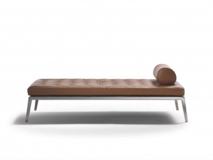 MAGI Tufted leather day bed