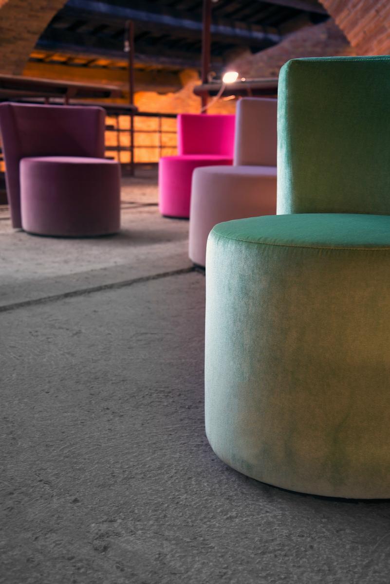 DALT LARGE Contemporary style upholstered fabric lobby chair with removable cover