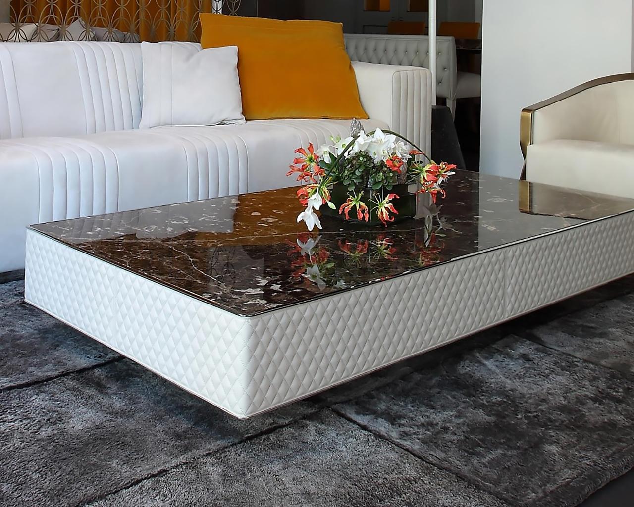 HUGO Marble coffee table in a classic style