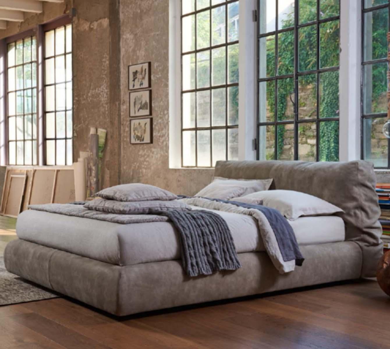 SHARPEI BOX Leather bed with upholstered headboard