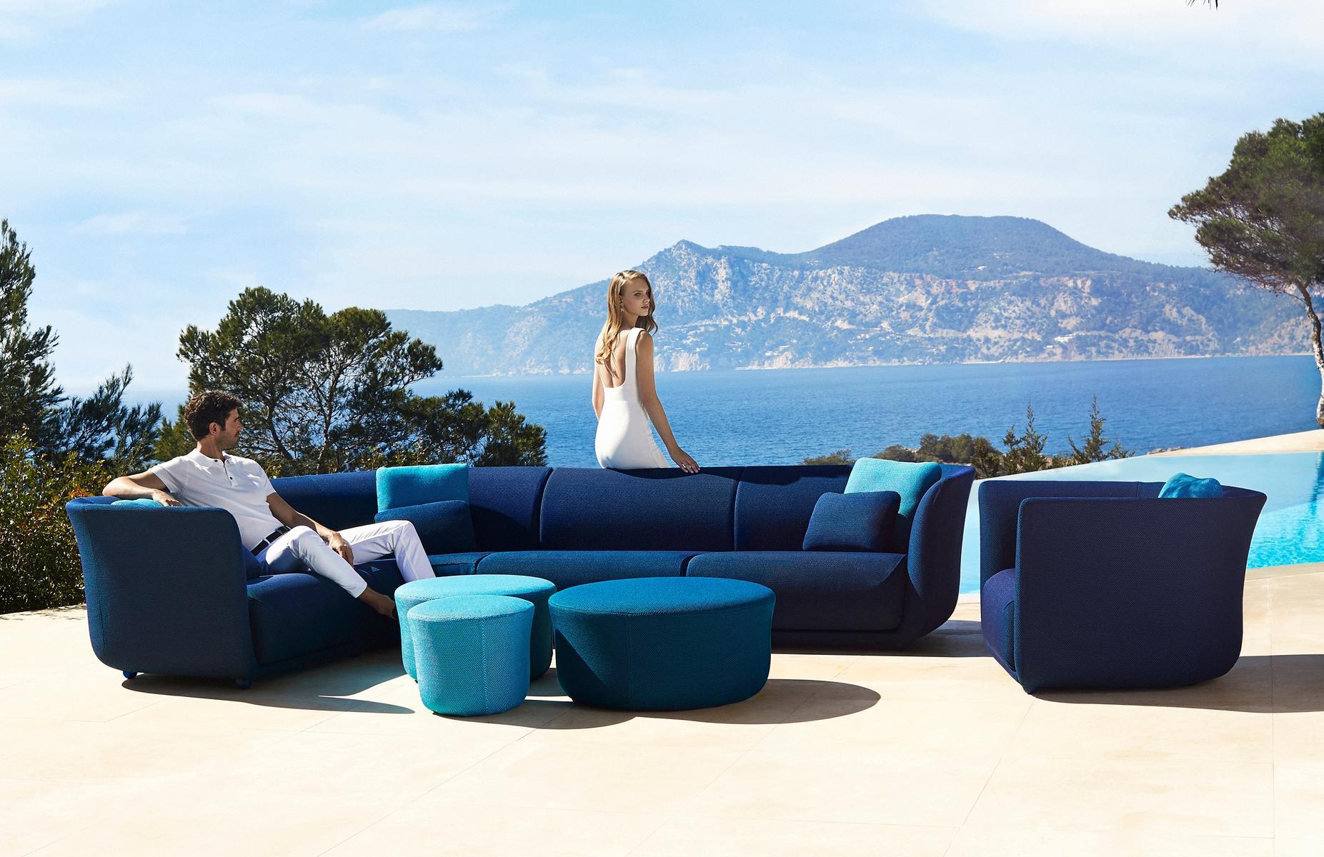 SUAVE Modular fabric garden sofa