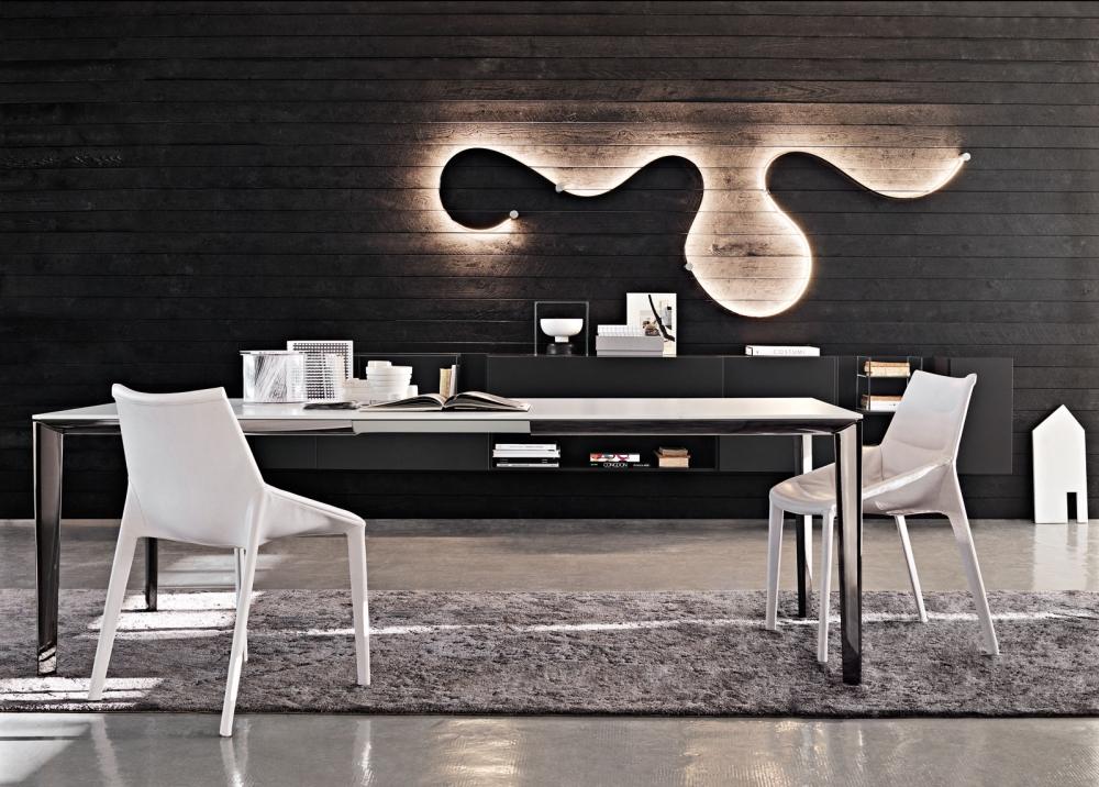 OUTLINE Ergonomic upholstered leather chair