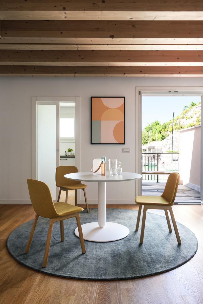 VELA Upholstered fabric chair