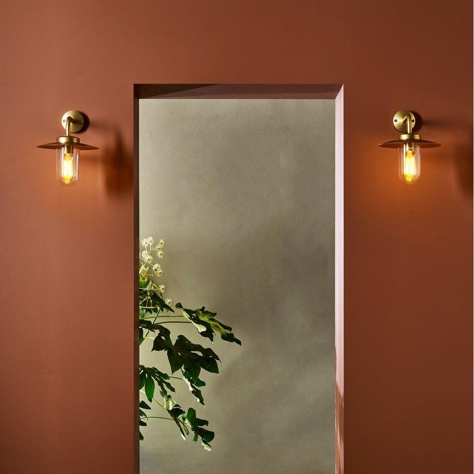 PORTREE LED wall light in brass and glass