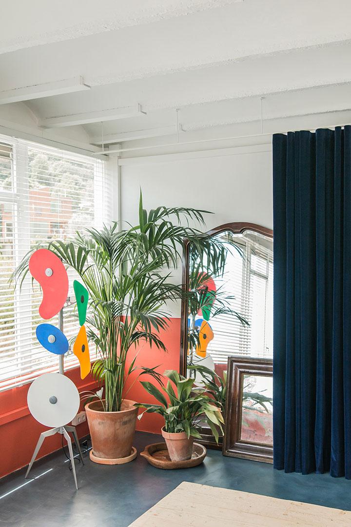 ORBITAL Metal floor lamp