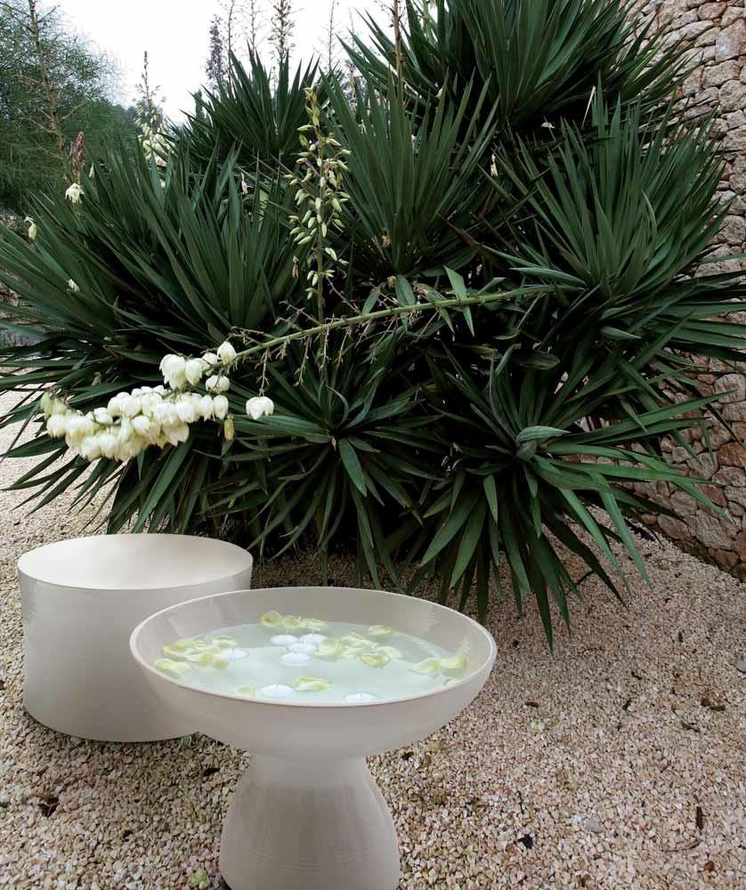 WHITE COLLECTION Round ceramic garden side table