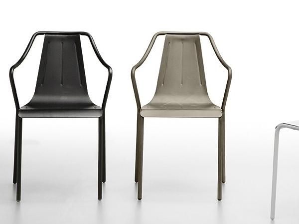 OLA P IN Stackable chair with armrests