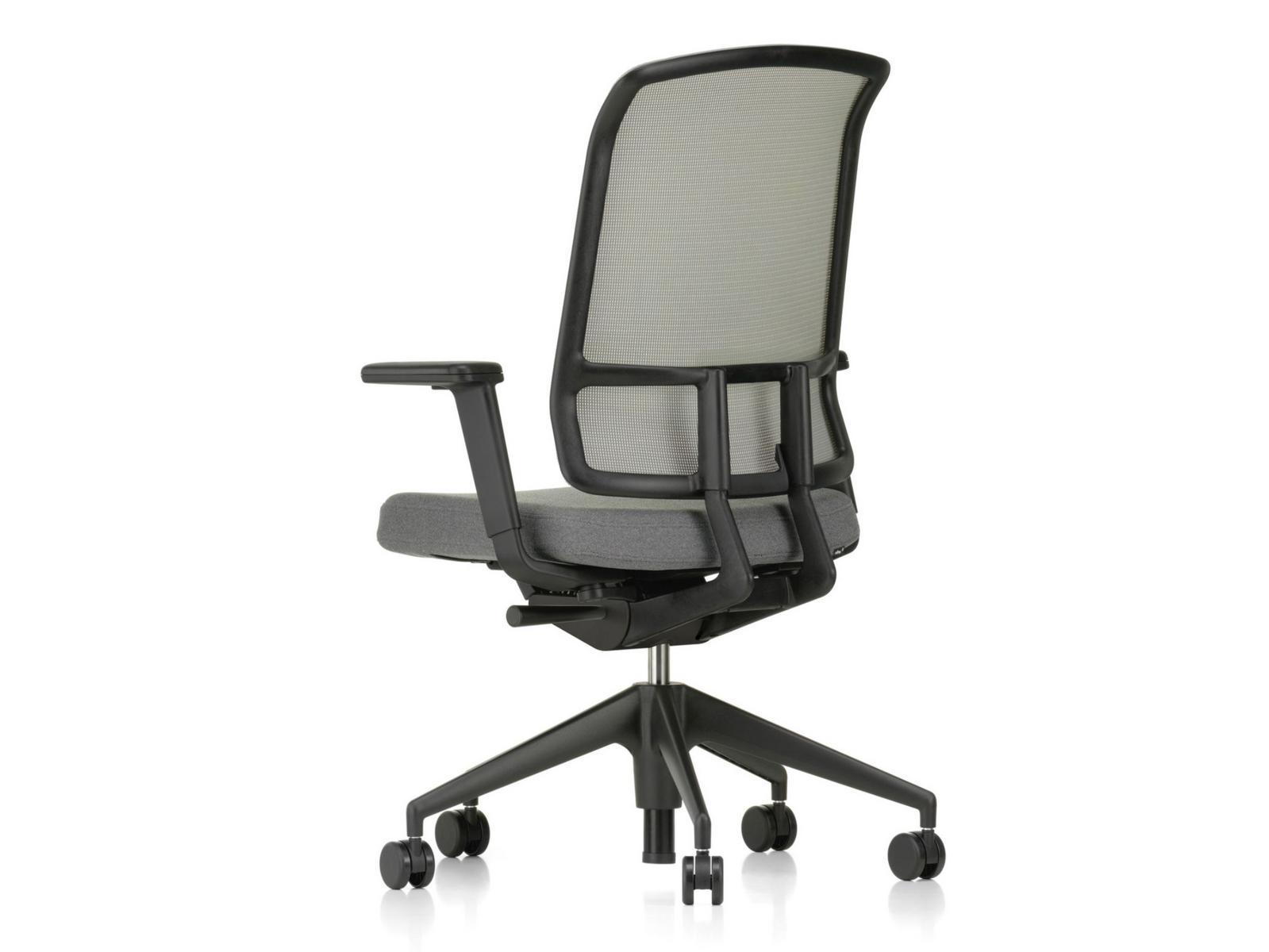 AM CHAIR Swivel mesh office chair with armrests