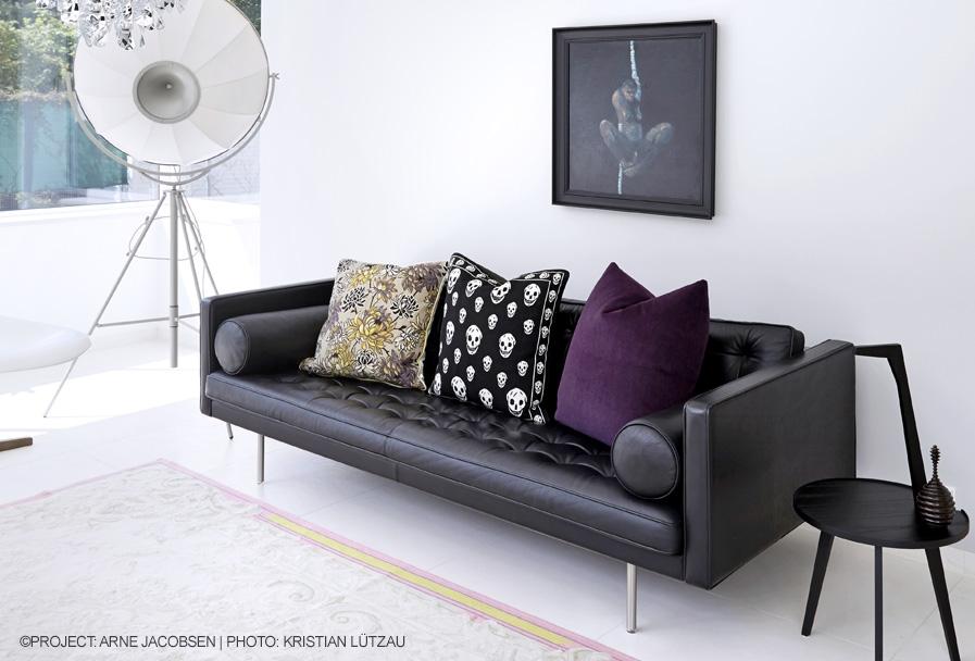 MAGISTER Tufted leather sofa bed