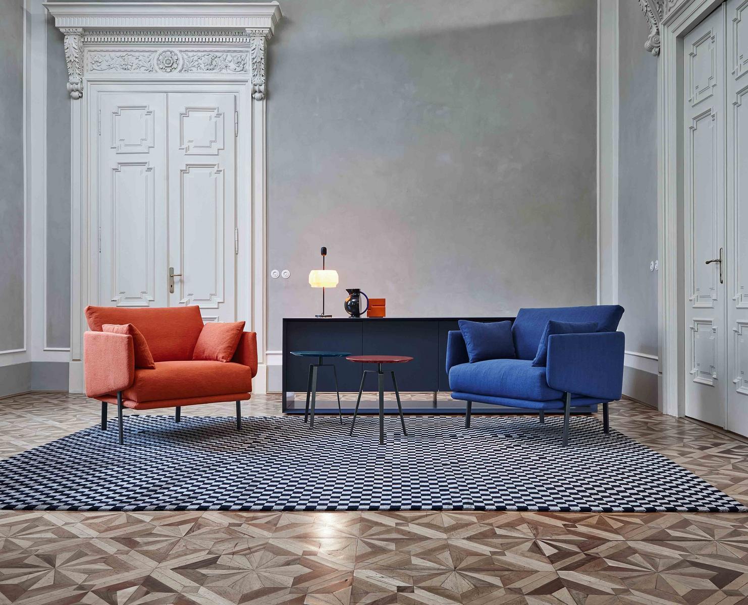 STRUCTURE Upholstered armchair with armrests