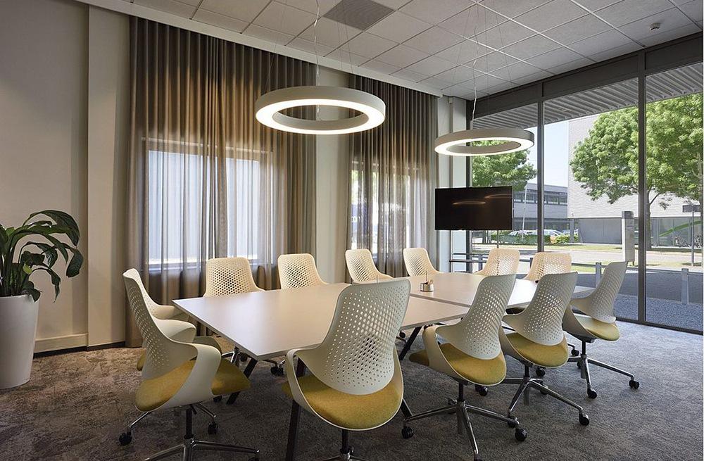 MEDO Aluminium pendant lamp in a contemporary style