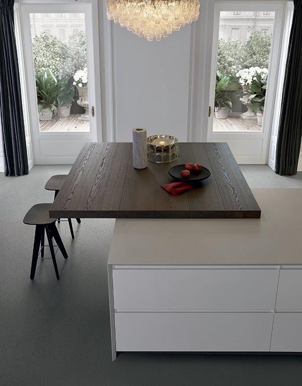 TRAIL Wood and glass fitted kitchen