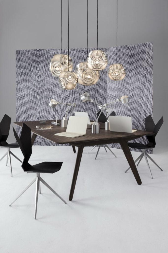 CURVE Metal pendant lamp in a contemporary style