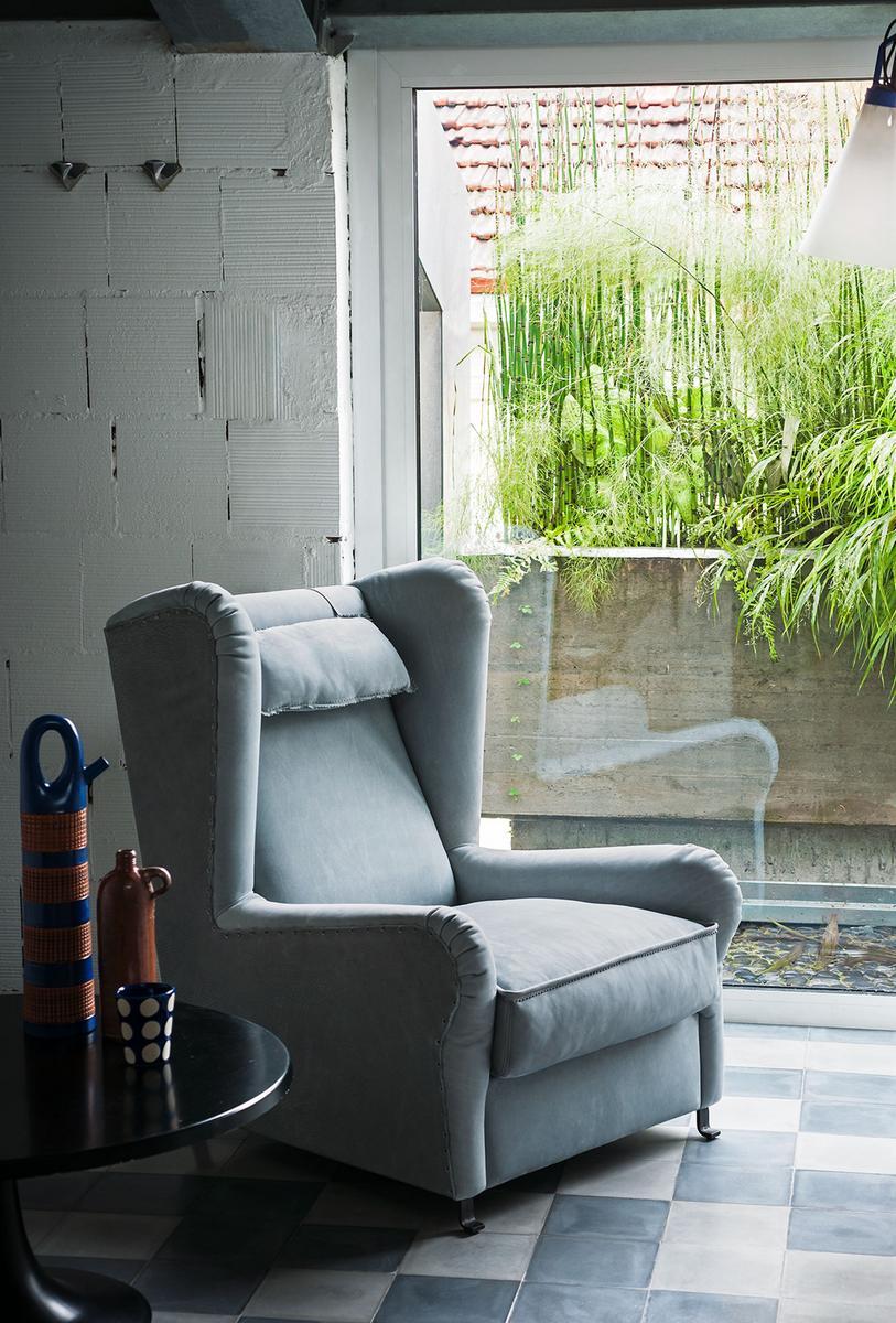 POCHETTE Leather armchair with armrests