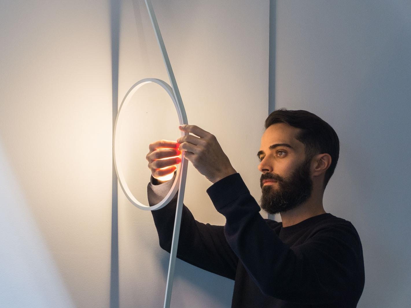 WIRERING LED indirect light wall lamp