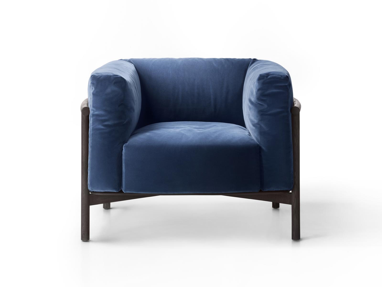 TAIKI Upholstered leather armchair with armrests
