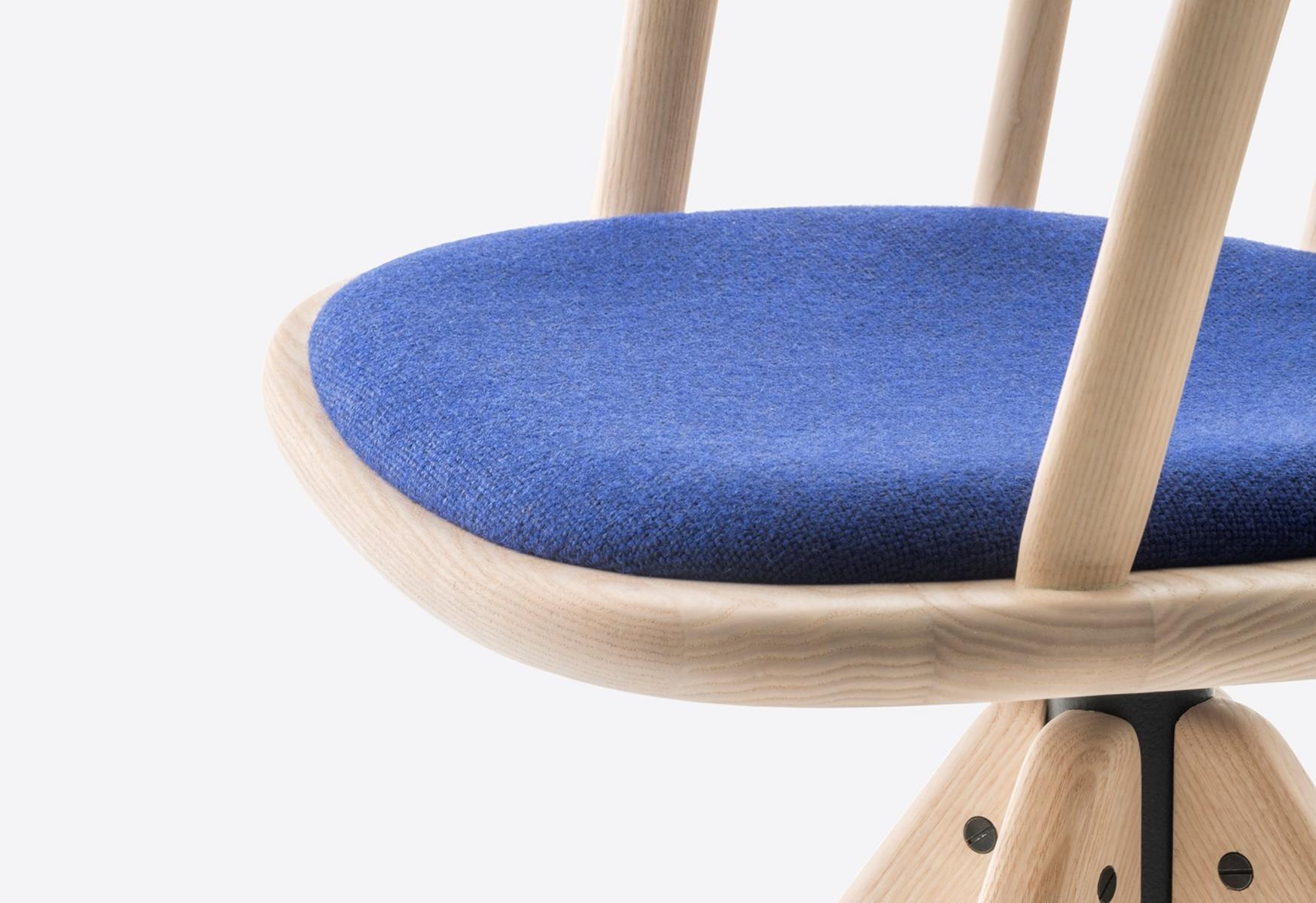NYM 2846 Swivel trestle-based ash chair with armrests