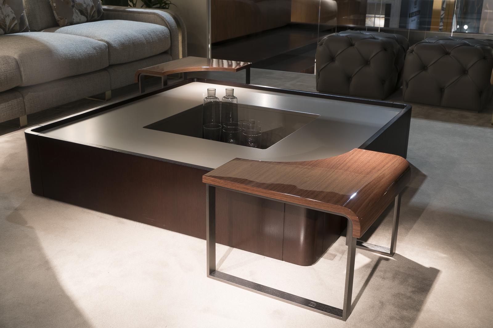 TULIP Triangular metal side table and walnut top