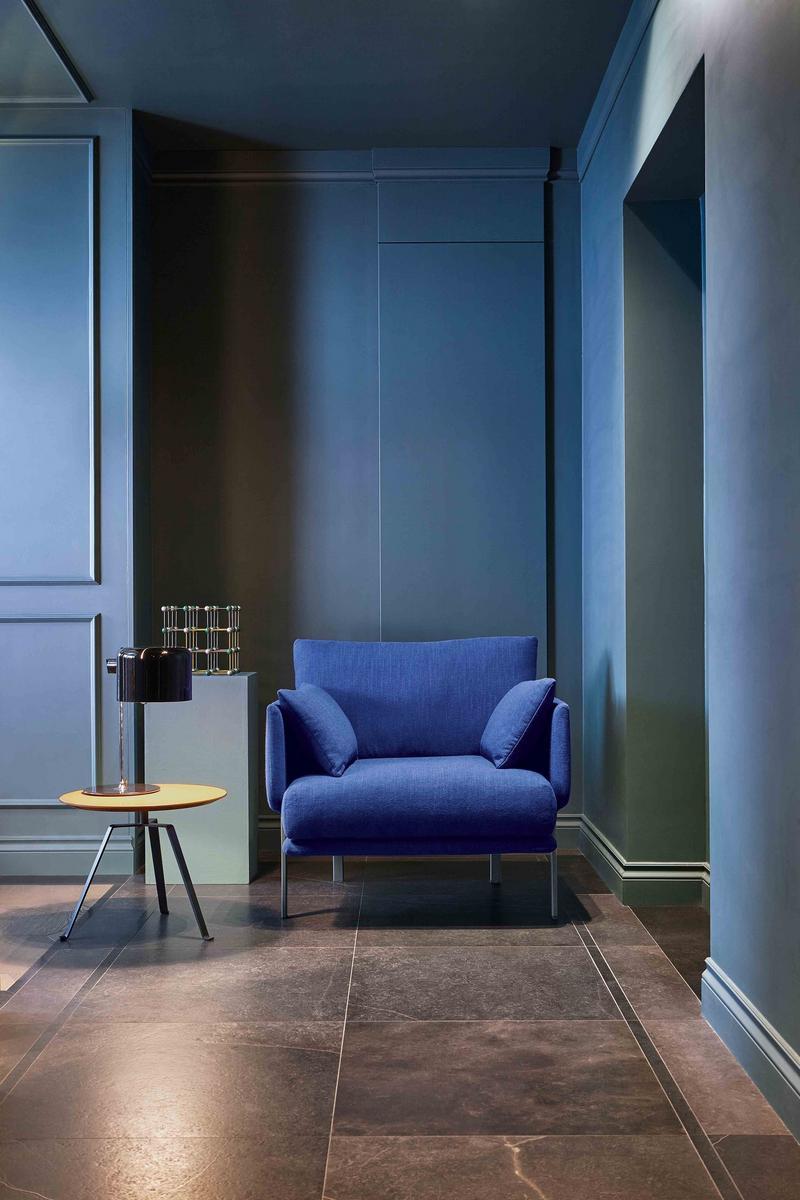 STRUCTURE Upholstered armchair with armrests