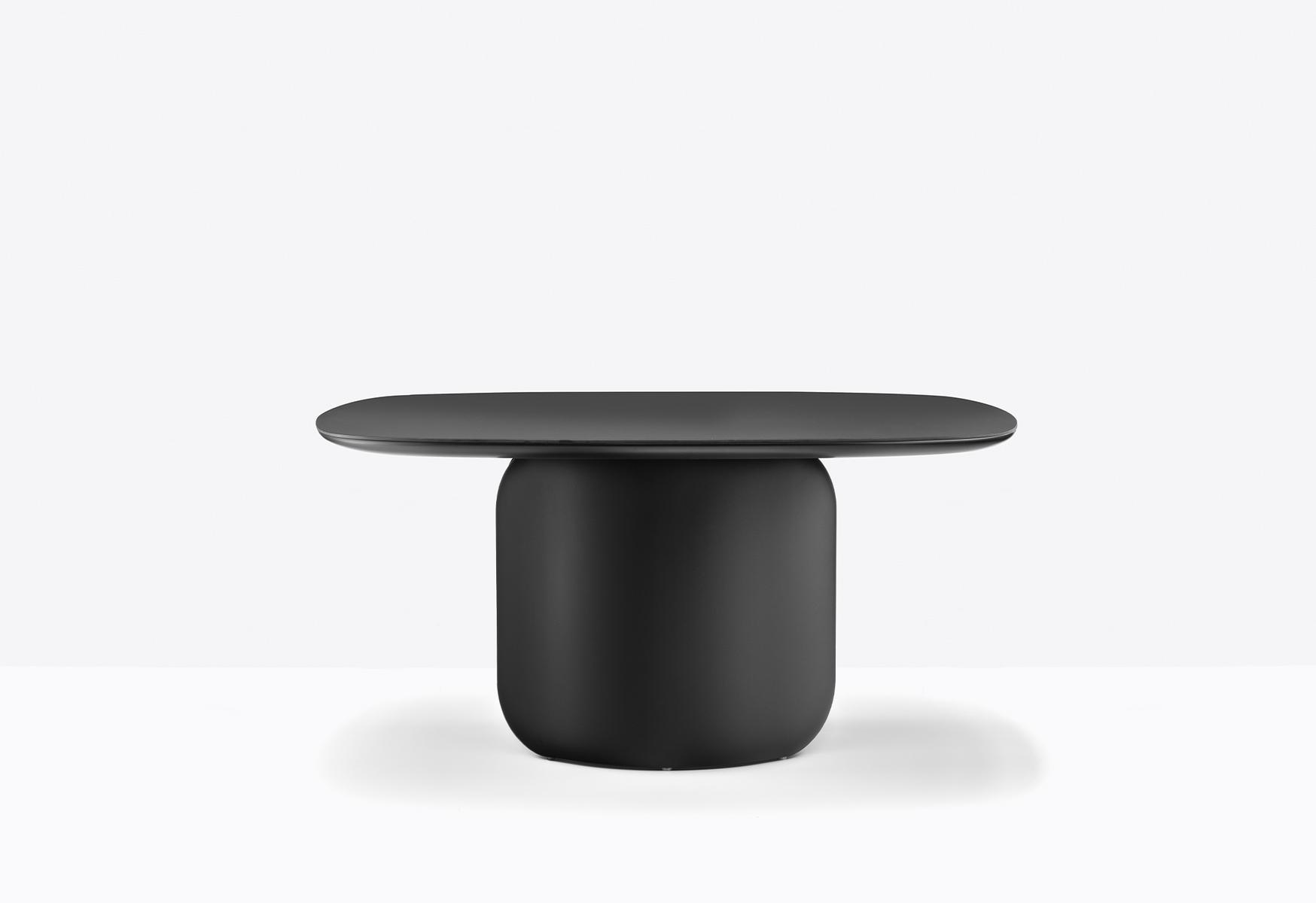 ELINOR 150*150 Table with rigid polyurethane foam base