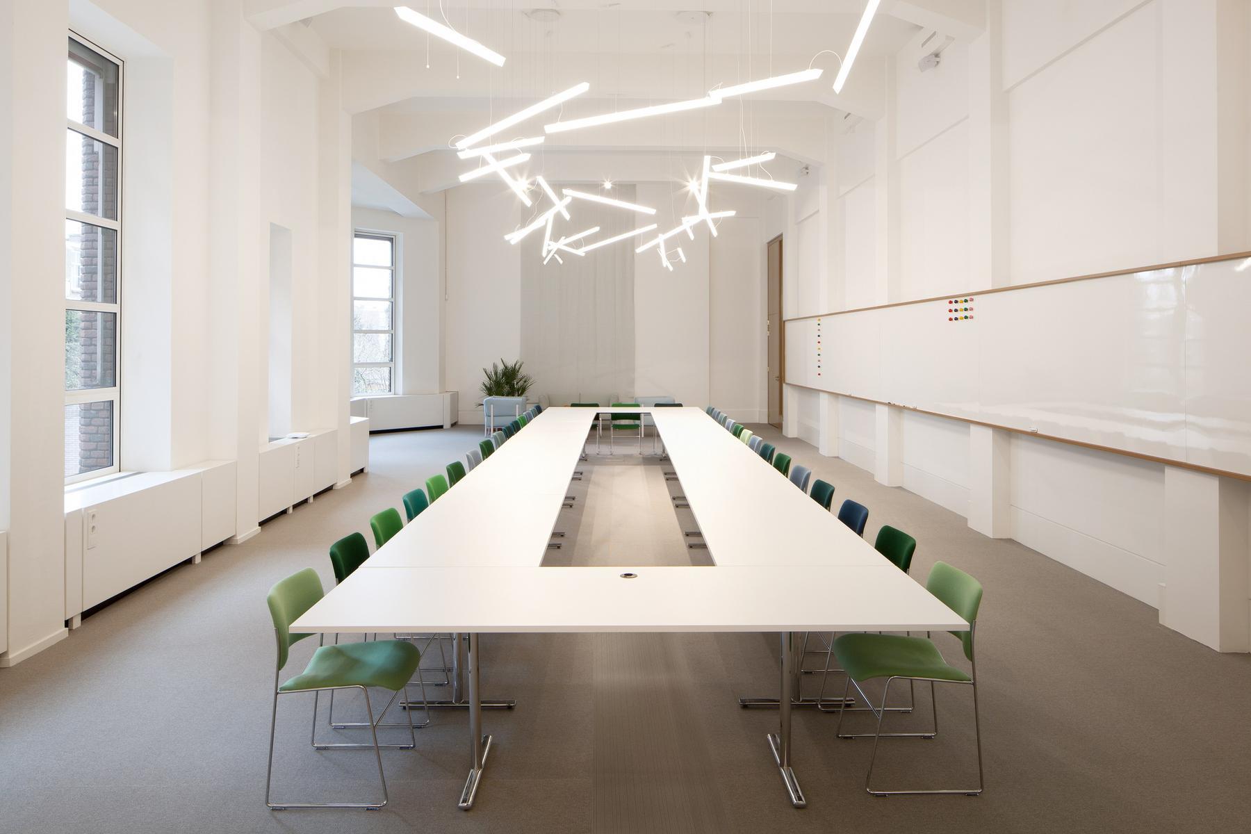 HALO LINEAL Methacrylate pendant lamp