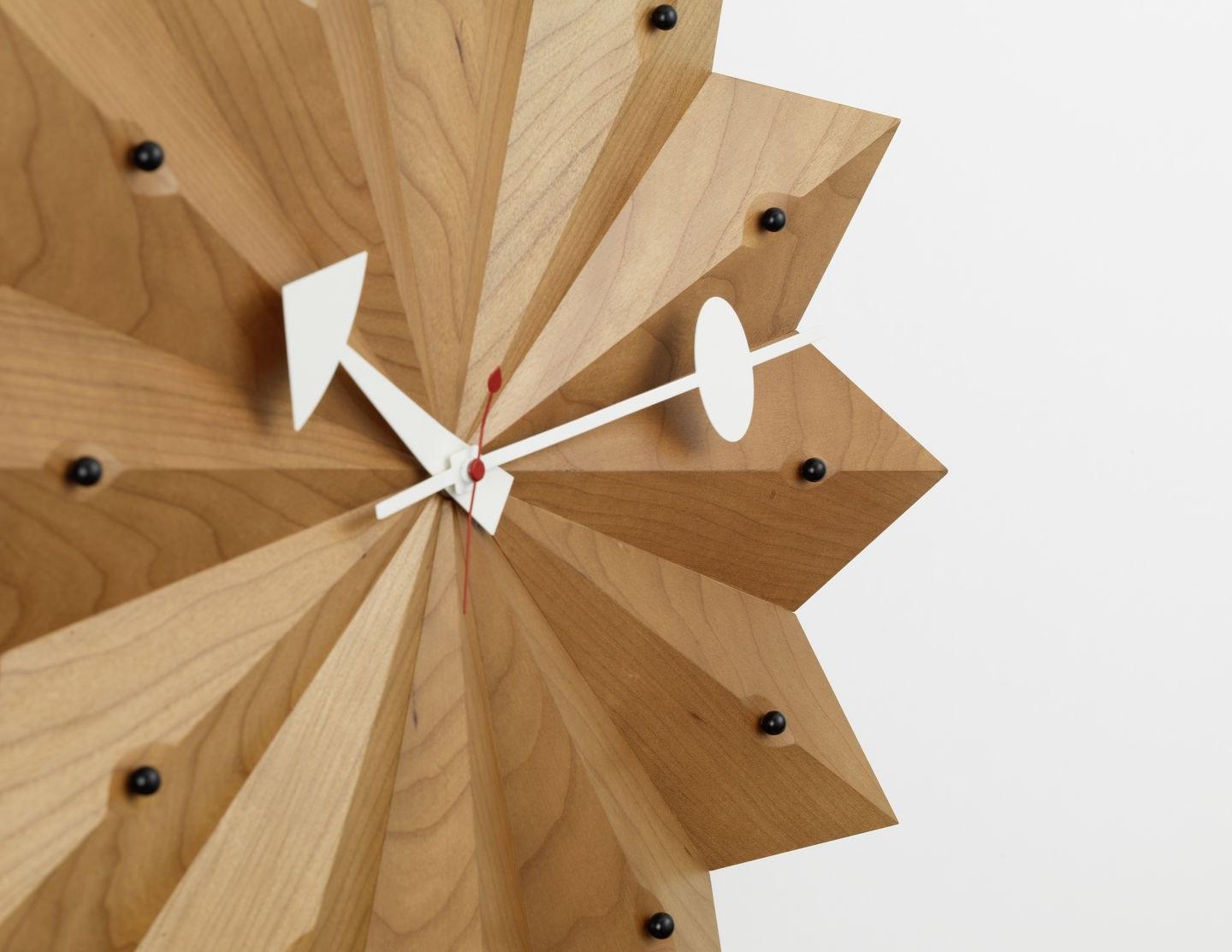 FAN Wall-mounted wooden clock