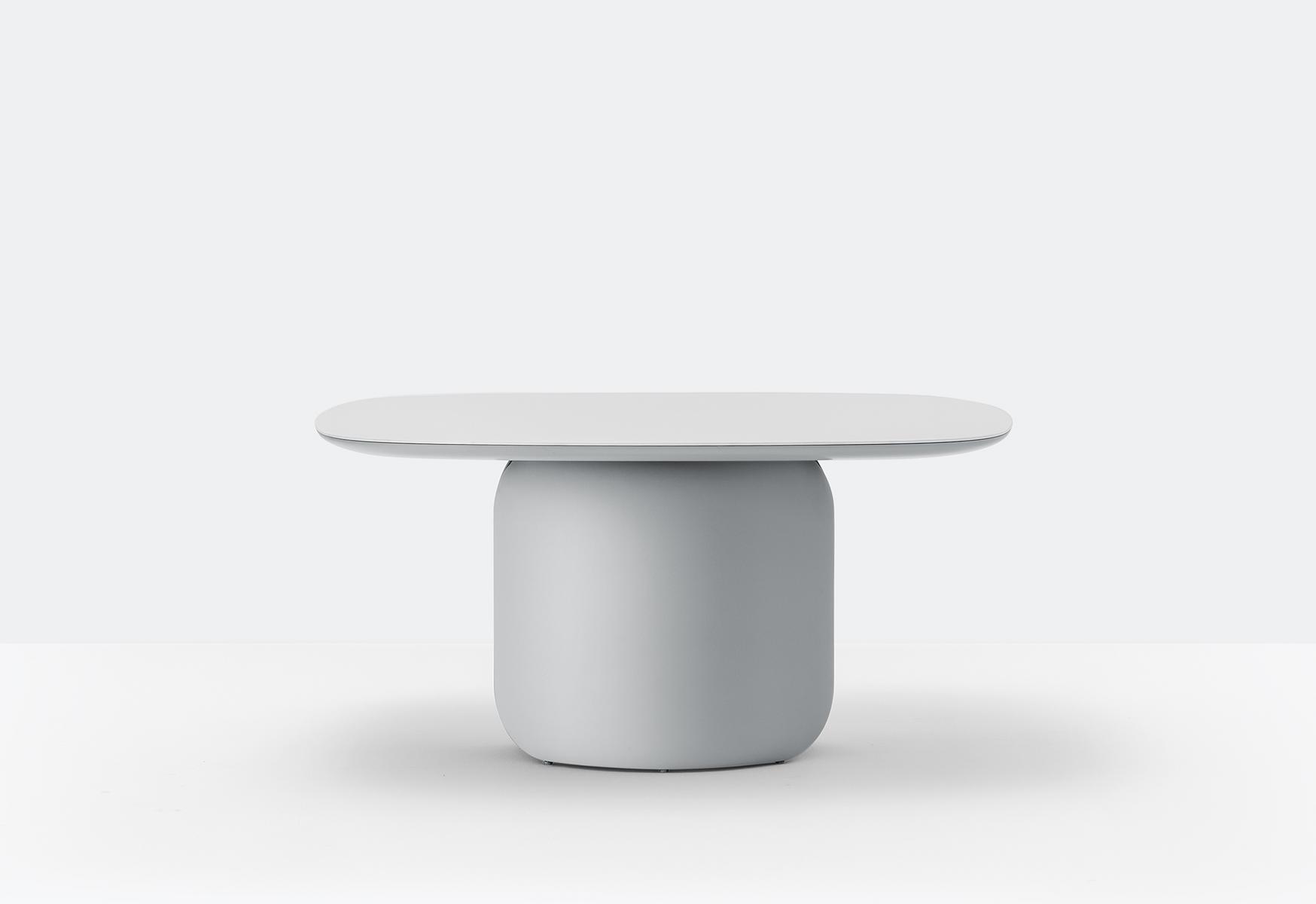 ELINOR 150*150 Table with rigid polyurethane foam base