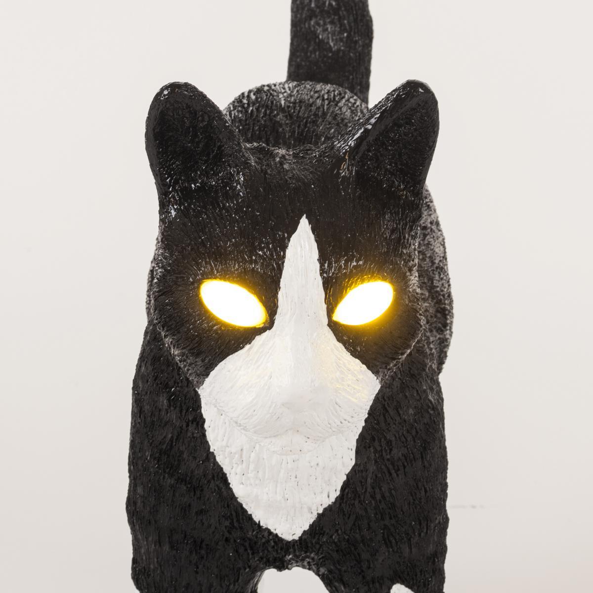 JOBBY THE CAT LED resin table lamp with USB charging
