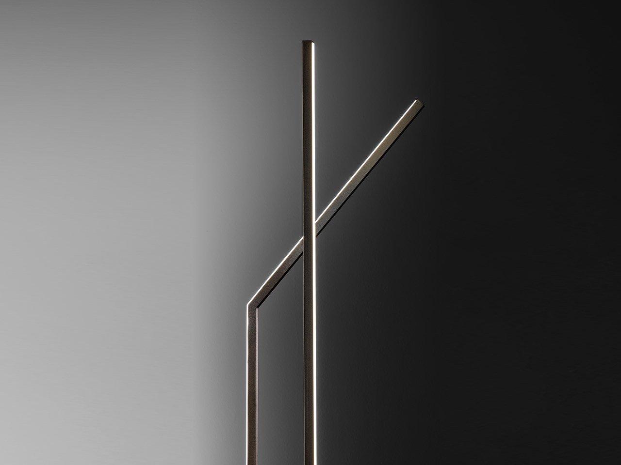 ESSENTIAL LED metal floor lamp