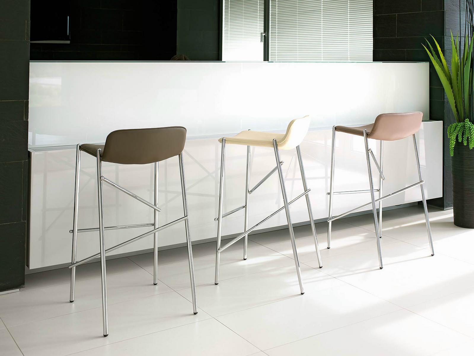 TRAMPOLIERE IN Upholstered barstool