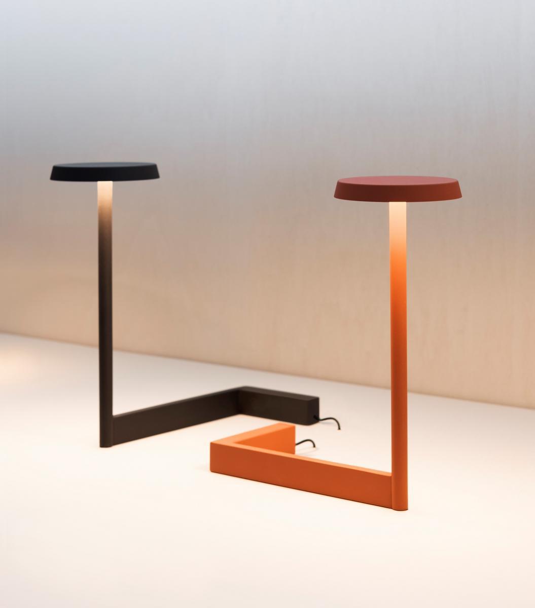 FLAT 5970 LED metal table lamp