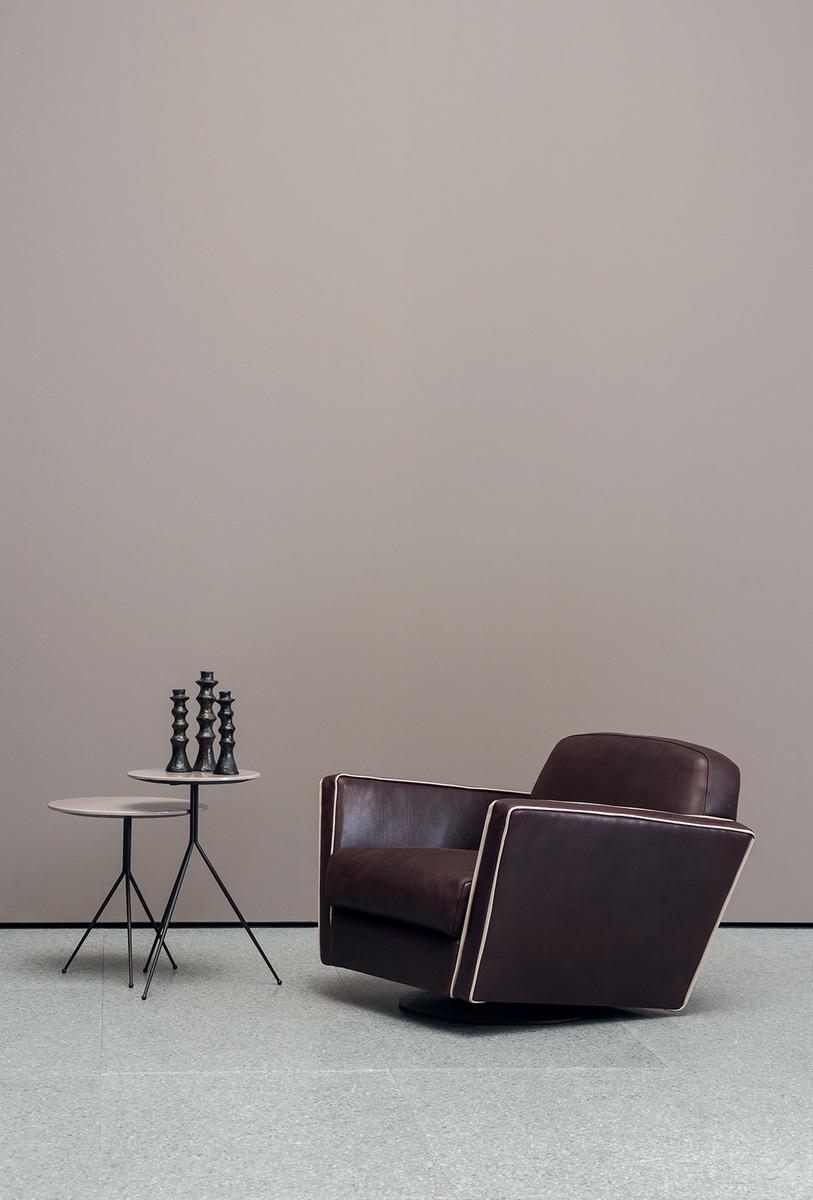CAPRI Leather armchair with armrests