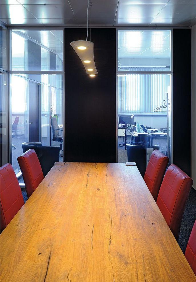 LEFA Metal pendant lamp in a contemporary style