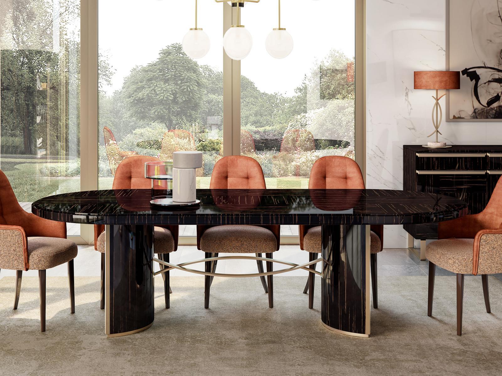 RICHMOND UPON THAMES Oval wooden dining table