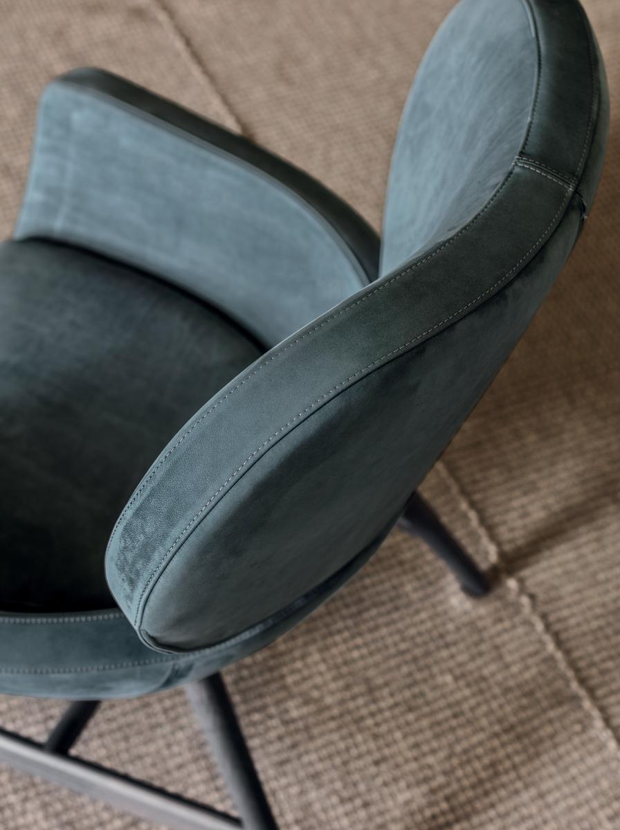 LAURIE Armchair with armrests