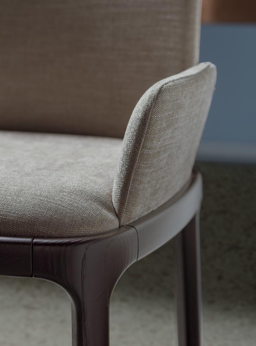 INARI Upholstered leather chair