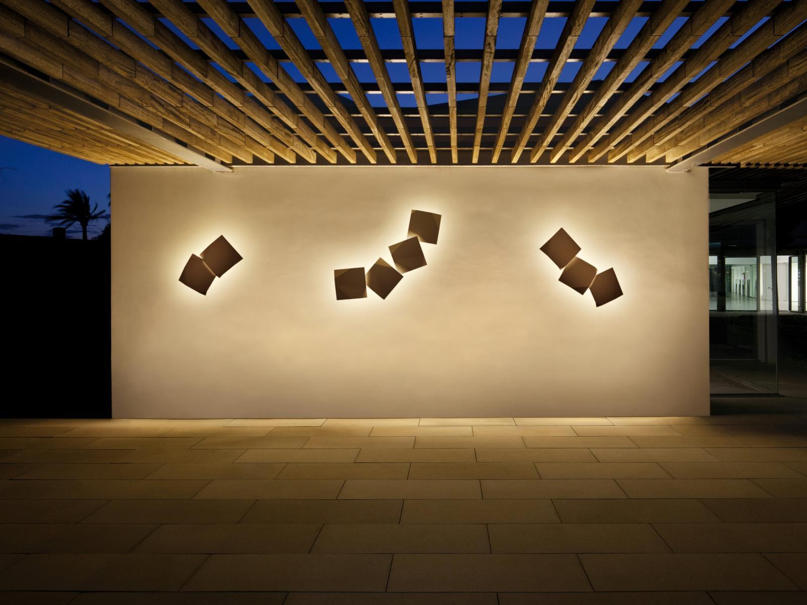 ORIGAMI Polycarbonate Outdoor wall Lamp