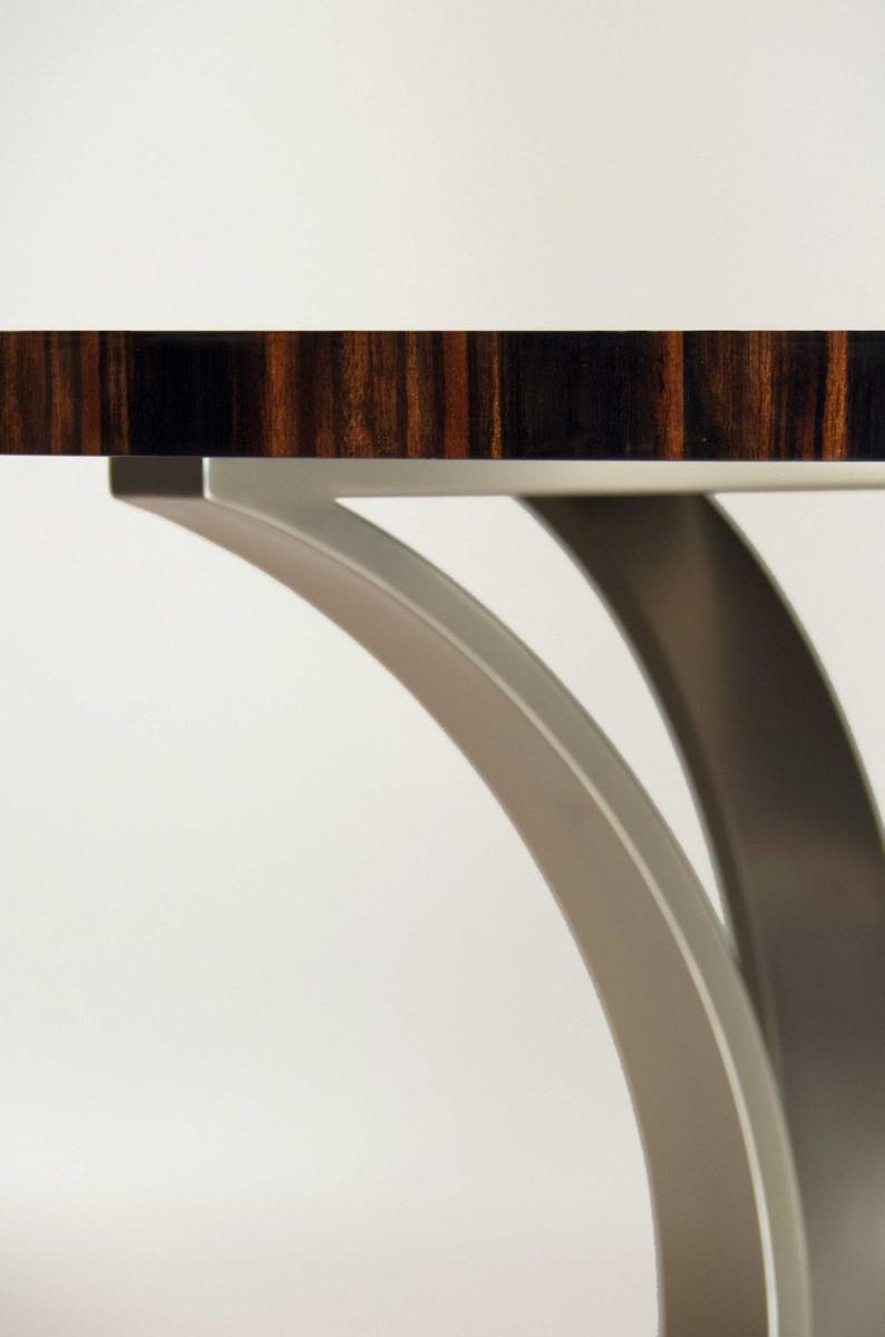 MUST T Round wooden dining table