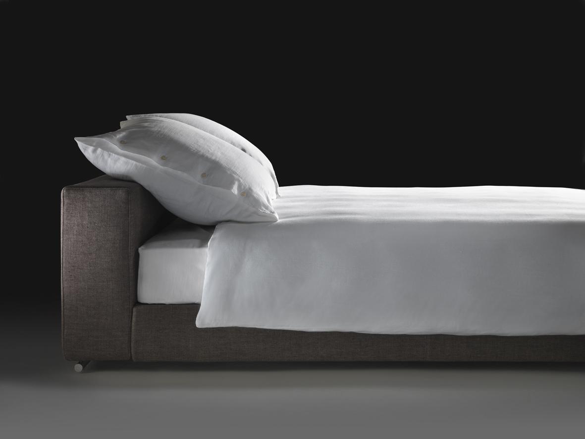 GROUNDPIECE SLIM Fabric double bed with removable cover
